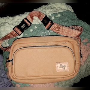 LUG Hitch Matte luxe VL bag with extender included